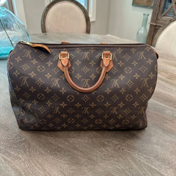 Authentic LOUIS VUITTON Monogram Speedy 40 with Lock (no key) - Picture 5 of 10